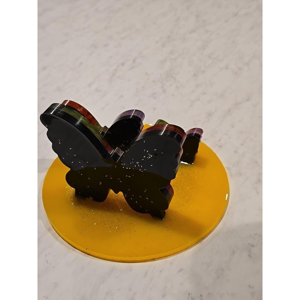 Handmade Resin Tray Of Butterflies Yellow Base. 744 - Picture 4 of 6